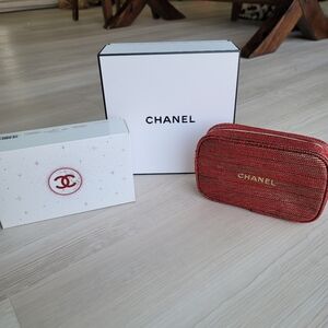 ​Chanel Holiday Red Tweed Cosmetic Pouch Box Convert to Crossbody Bag LUXE GWP